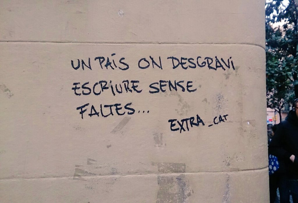 MagiCamps's tweet photo. Pintada a la República Independent de Gràcia https://t.co/8JnZRZlJz6