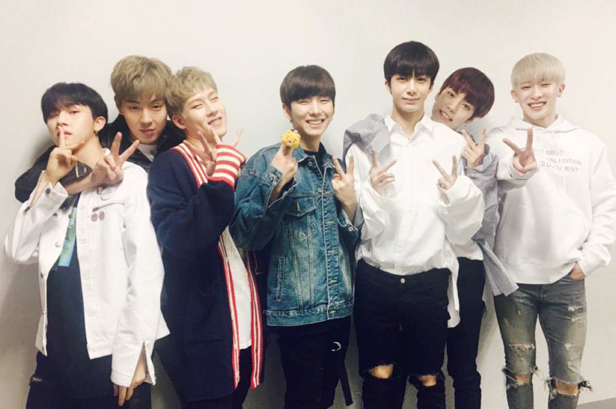 OfficialMONSTAX's tweet photo. [#MONSTA_X]
170401 #몬스타엑스 #대구 #몬베베 
#소중한시간 고마워요!
푹 쉬고 내일 #인기가요 에서 만나요 💞
#아름다워 #BEAUTIFUL https://t.co/OAJHdf9OIj