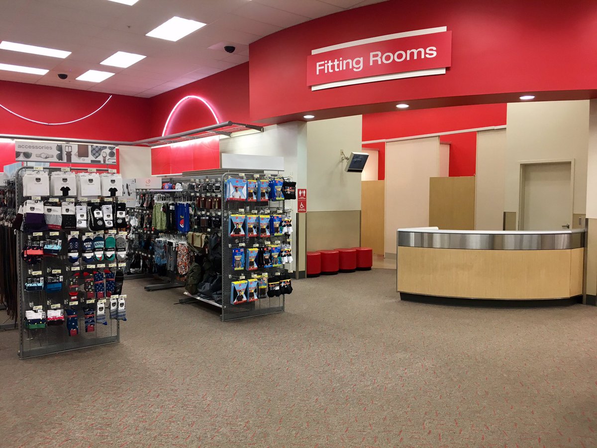 JonRicci_Target's tweet photo. Clean Fitting Room ✅ Ready to end a great month and move on to April! #LaburnumStrong @JayYezzi @FarrenTripp @KimBostTGT @adennis6639 https://t.co/pXdJQ8cp9y