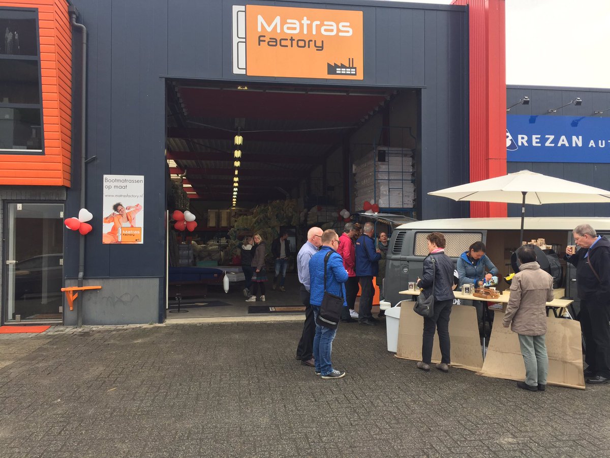 MatrasFactory's tweet photo. Nog steeds lekker druk tijdens onze huisshow! #matrasfactory #jubileum#matrassen #heerenveen https://t.co/N6xq4WRfEW