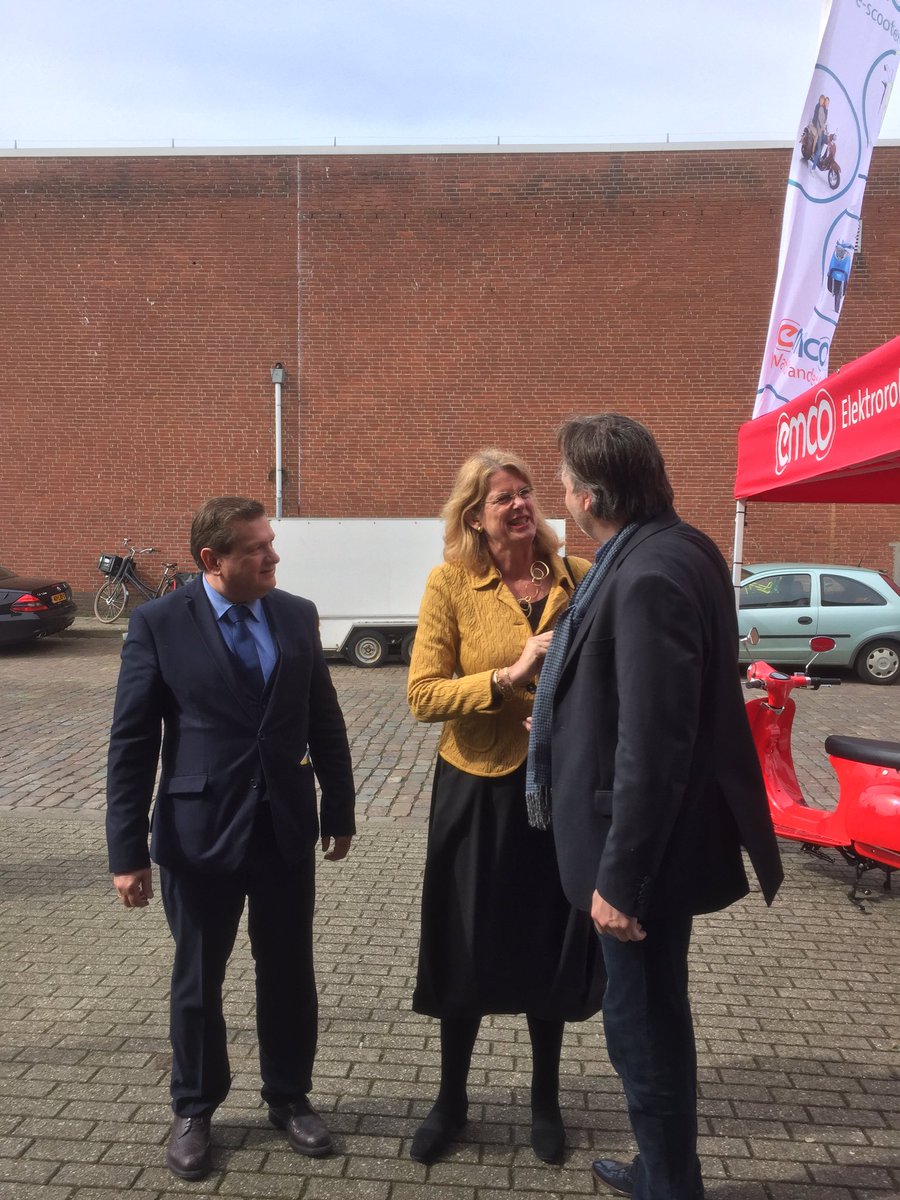 GaDenHaag's tweet photo. Dé opening gaat nu echt van start: welkom Burgemeester Krikke @haagschefiets! https://t.co/4j0U44pYRV