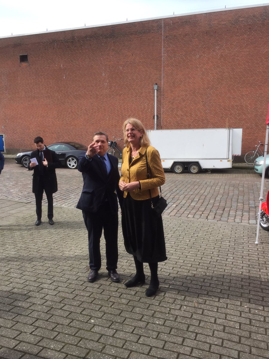 GaDenHaag's tweet photo. Dé opening gaat nu echt van start: welkom Burgemeester Krikke @haagschefiets! https://t.co/4j0U44pYRV