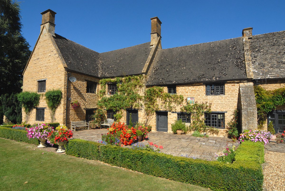 Jigsaw Holidays tweet media