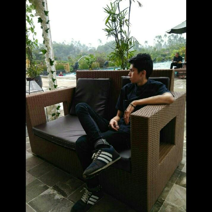 Gundeees's tweet photo. ayo pergi bersamaku > malam minggu diwarnet guys on #BIGOLIVE https://t.co/NIZx4NgEeZ https://t.co/3K6Fuo4Wex