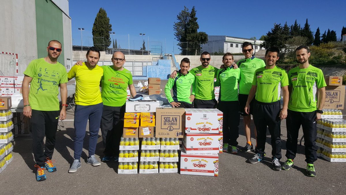 villasrunning's tweet photo. Haciendo las bolsas del corredor, que buena pinta tiene esto, vamossss!!! #yocorroporelalzheimer https://t.co/y0QYck3Xp3