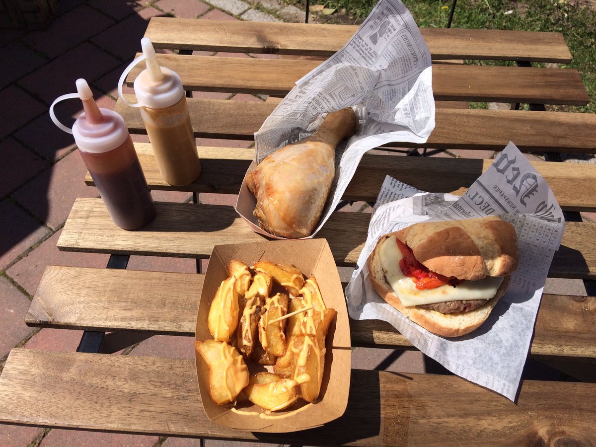 Memoryparkfest's tweet photo. Hemos contratado un solazo enorme y redondo para que las tapas en #MemoryGastro te las comas así de a gusto #ValdemorilloSeSale https://t.co/9GCQOc6y7k