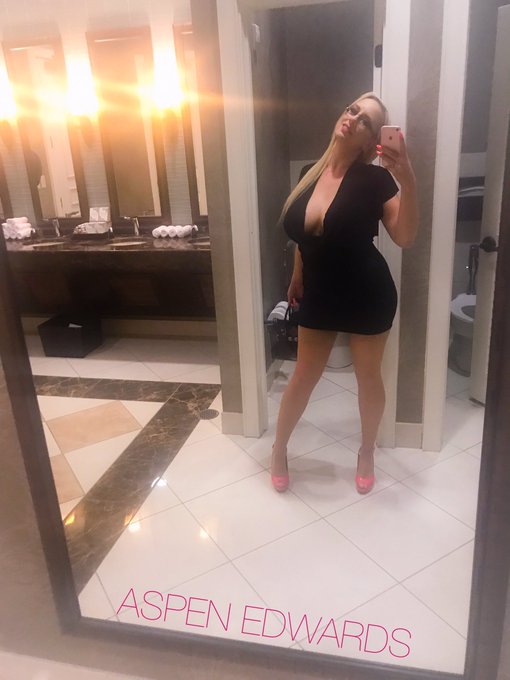 So I think ... you ladies and gents love my outgoing, daring, publicly promiscuous side. Would you agree<a href="/tag/selfiesunday"class="tags"><span>#selfiesunday</span></a><a href="/tag/rt"class="tags"><span>#rt</span></a>