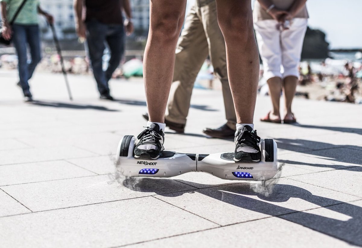 Newshoot_Off's tweet photo. Bientôt disponible :) #hoverboard #madeinfrance #concept #weekend #startup https://t.co/4XJigvOrJO https://t.co/Vc25mYxnCg