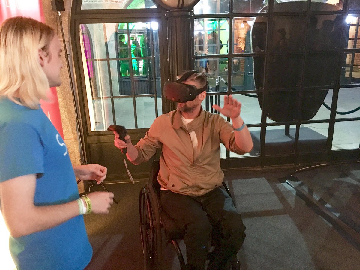 polygonandpixel's tweet photo. VR testing in public is always a good way to look really cool 🎮🤖

#Rezzed #EGXRezzed #gamedev https://t.co/MB4dMY6tIU