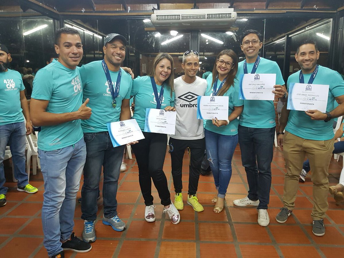 LLOVIZNARUNNERS's tweet photo. Nuestros nuevos maratonistas felicitaciones atletas lo hicieron muy bien @maraton_CAF https://t.co/JA70Z9MOSW