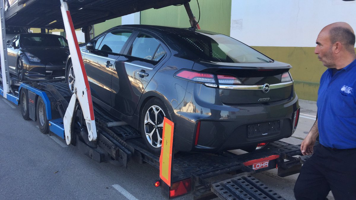 Y siguen llegando ampera's, nos hemos propuesto electrificar españa . Y tú para cuando un eléctrico? #ElMomentoEsAhora #zeroemisiones