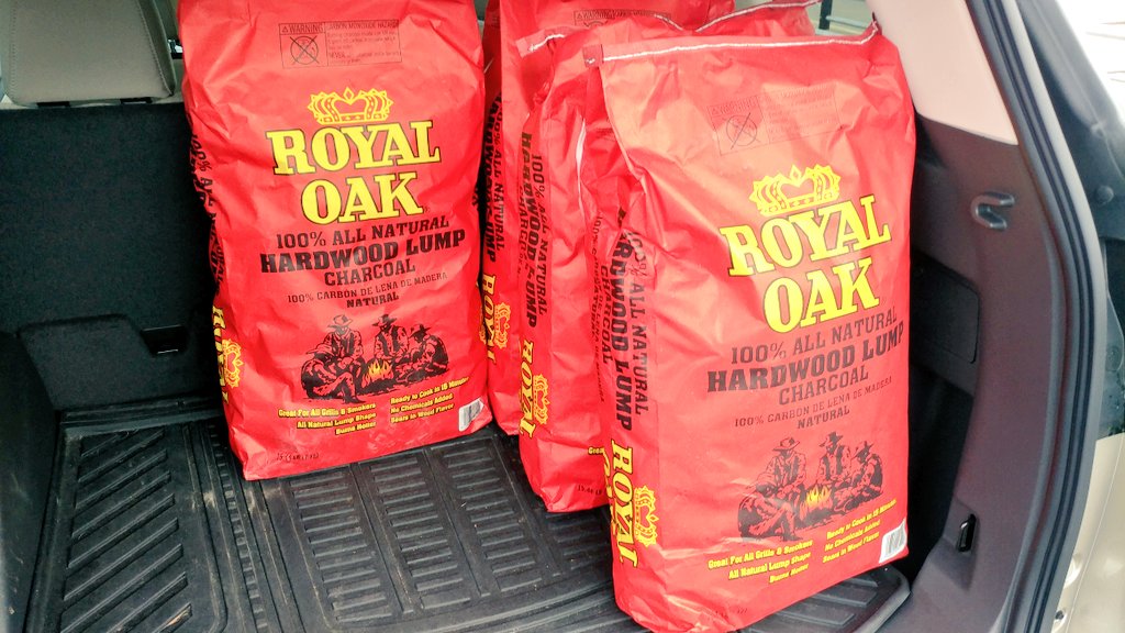 AGeorgeTX's tweet photo. Went for mulch but lump's on sale. #priorities #grillon #gottacook #smoker https://t.co/ghfQklzJZ8