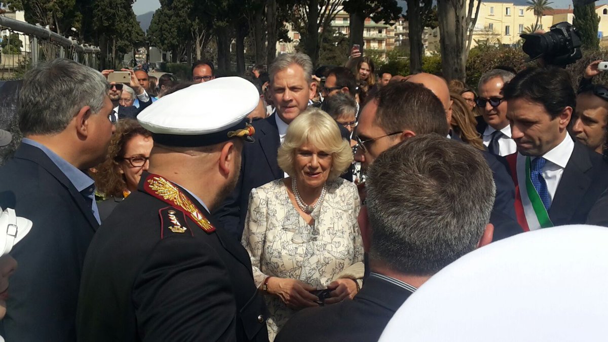 RadioSiani's tweet photo. Benvenuta ad #Ercolano Duchessa!
#RoyalVisitItaly https://t.co/PFvFfaDp8V