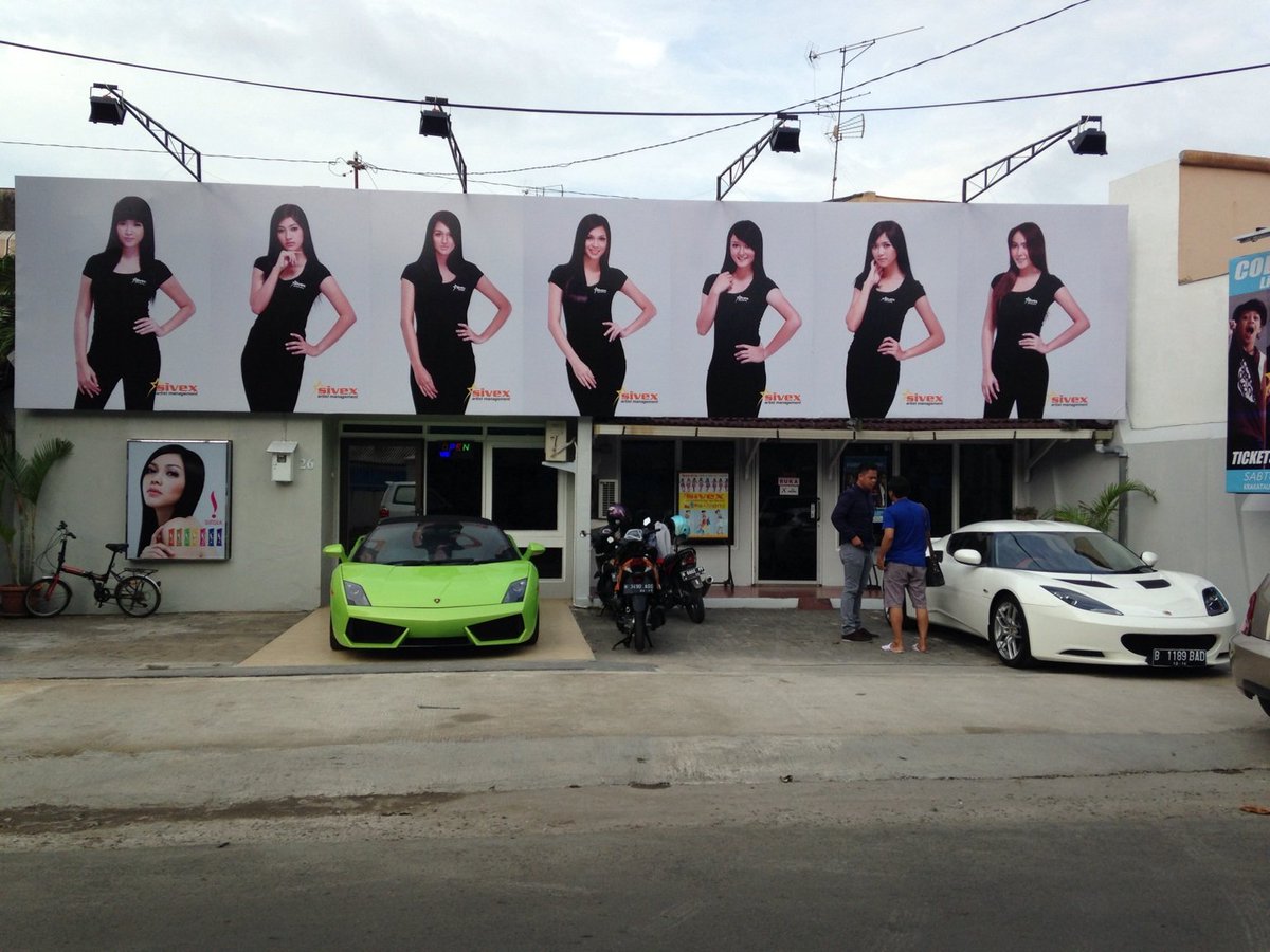 SivexModels's tweet image. 