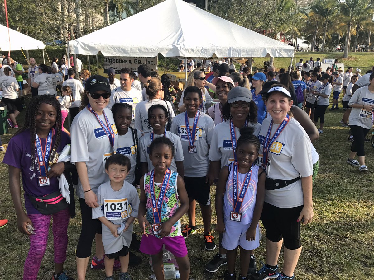 MAlbaNunez's tweet photo. Madie Ives Elementary!
#tigersrun #MiamiSup5K #alwaysmakingithappen https://t.co/PVaz1zs0os