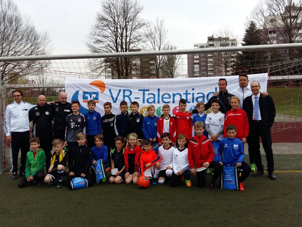 srohrb's tweet photo. 23 Fussballtalente im Bezirk #Allgäu-Bodensee gesichtet. Tolle Veranstaltung vom #dfb. Unterstützt vom #bwgv, den #VRBanken und der #VBAW. https://t.co/QFguTETkn2