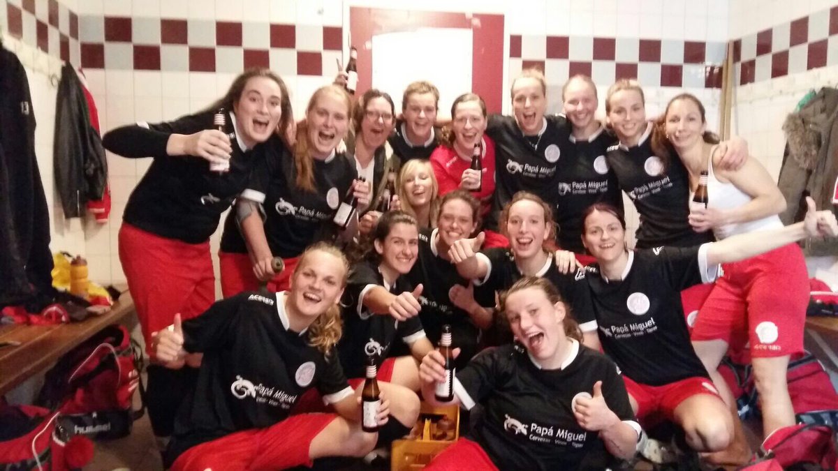 vvijvdames1's tweet photo. Jaaaa 4-1 winst op koploper Valleivogels, nu zelf eindelijk koploper. #1team1taak https://t.co/idFIjEAml2