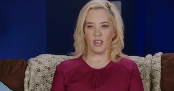 enews's tweet photo. The big reveal is here! Mama June has reached her goal of becoming a size four. https://t.co/9vLyiFanDi https://t.co/DUwDoD0zWE
