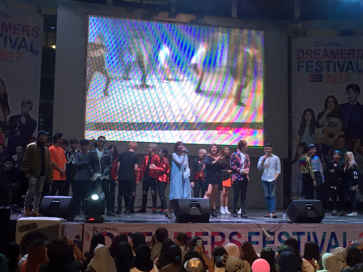 DreamersRadioID's tweet photo. Selamat untuk pemenang Best Sing Cover - FREAKY DEAKY | Dance Cover Look-Alike: KSTAM | Best Costume: EXOLLENT #ChatimeDf2017 https://t.co/8aj537TfnX