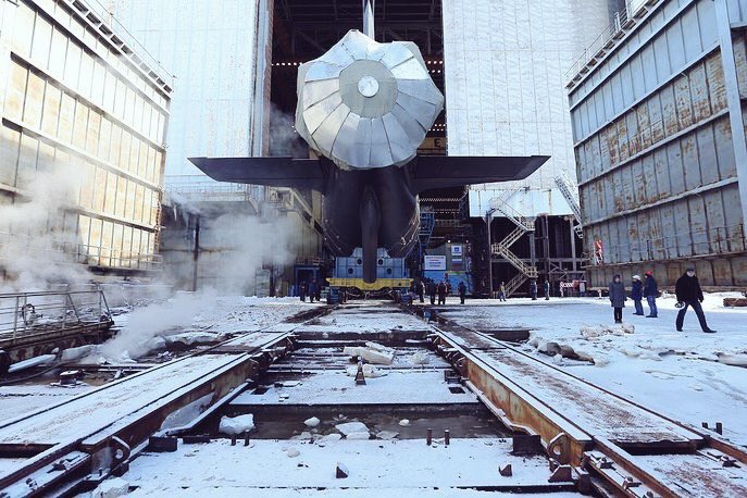 nuclearge's tweet photo. Rusya'da "Yasen" isimli yeni nesil nükleer denizaltı projesinin ikinci üretimi olan "Kazan" nükleer denizaltısı suya indirildi. https://t.co/uhSEBDrkcK