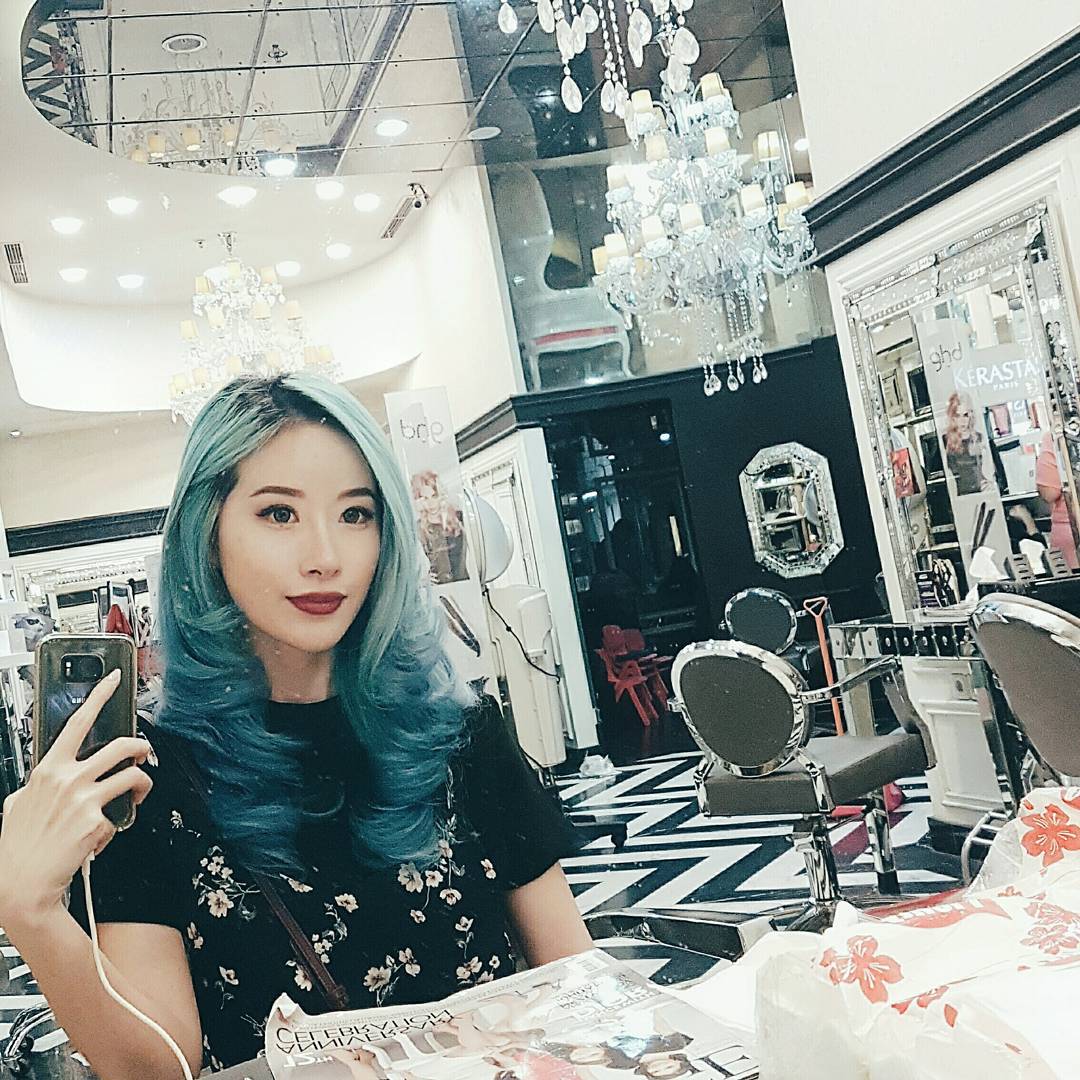 (Chinese) New Year, New Hair! I didn't change the style though, just made it shorter. 💇 instagram.com/p/BPczBtbjGyH/