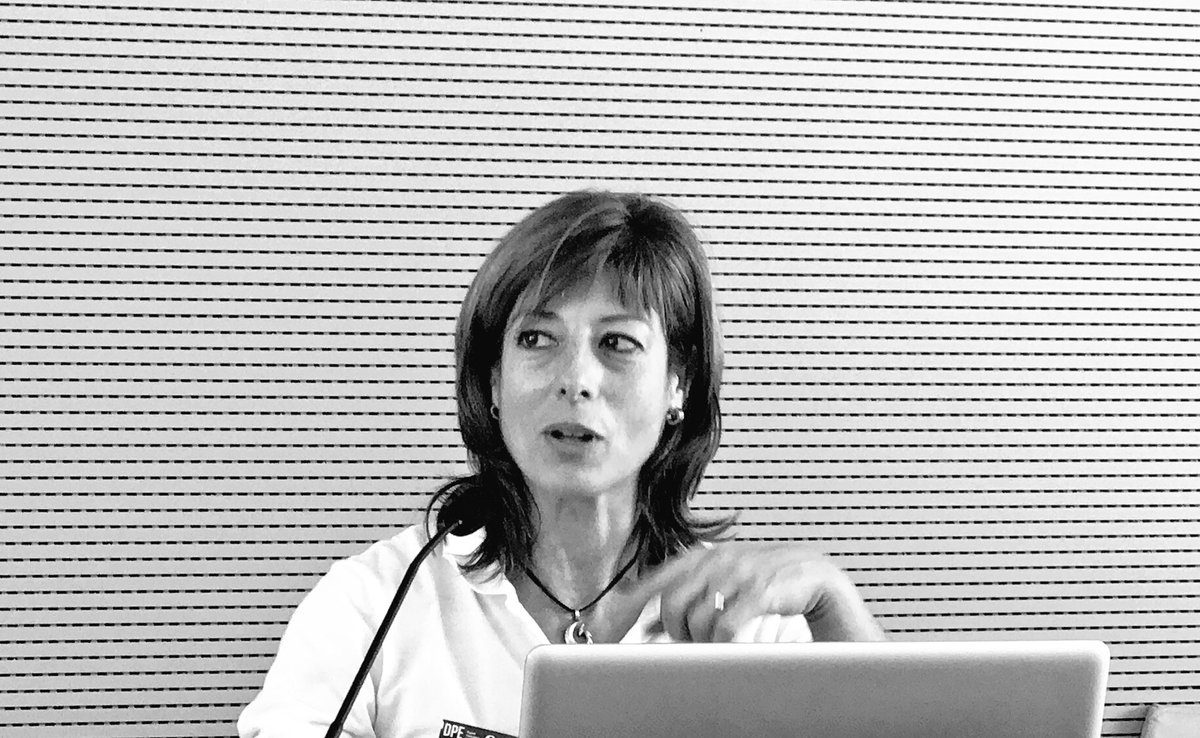 Come e perché usare l'editoria digitale in azienda, e come carta e digitale continuino a coesistere. <a href="/Micheladistefan/">Michela Di Stefano</a> a #DPE2017