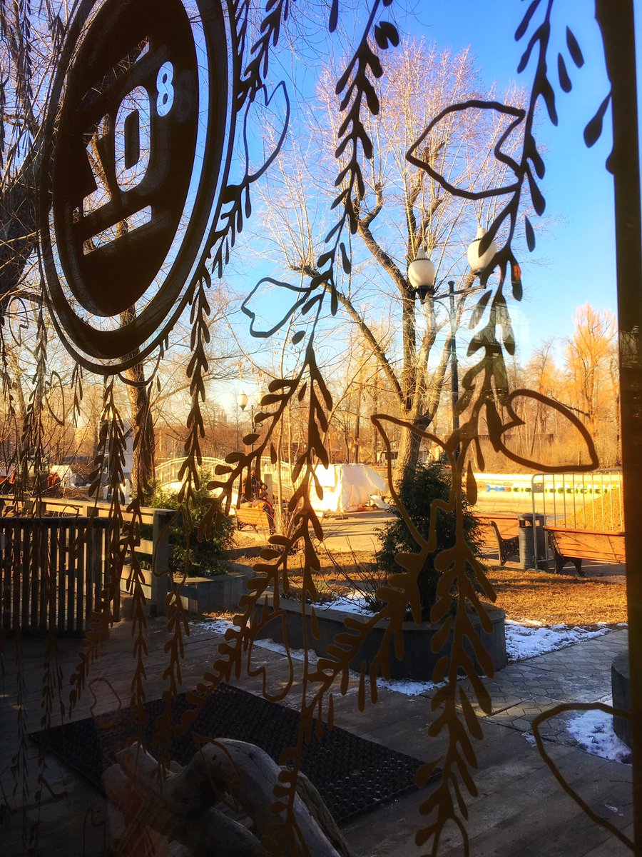 MaryConibear's tweet image. Chillin&apos; incognito in Gorky Park #moscow #spyskills