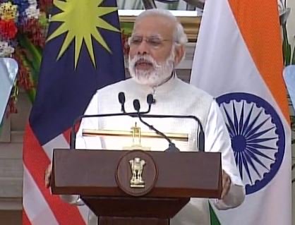 NavbharatTimes's tweet image. हम मलयेशिया की सरकार का आतंक विरोधी कोशिशों में की गई हमारी सहायता का स्वागत करते हैं: पीएम मोदी