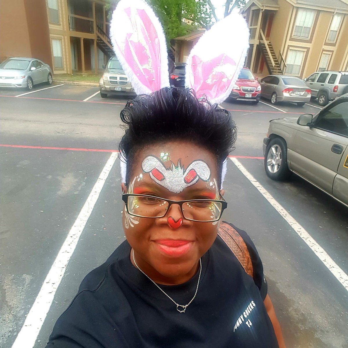 FunnyCheeksTJ's tweet photo. #DallasMomsBlog #DMBEggHunt #bunny #Eadter2017 #FunnyCheeksDallas #facepaintinglife #EasterBunny #EasterEgg #texasdiscoverygardens #fairpark https://t.co/yMy1wrAvtD