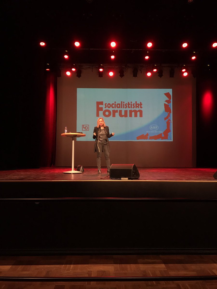 VHalmstad's tweet photo. "Välfärdssektorn kan i genomsnitt få över 40% i vinst på operativt kapital." - Slaget om välfärden med @ragsjo #halmstad #vpol https://t.co/0F2gJQhJHj