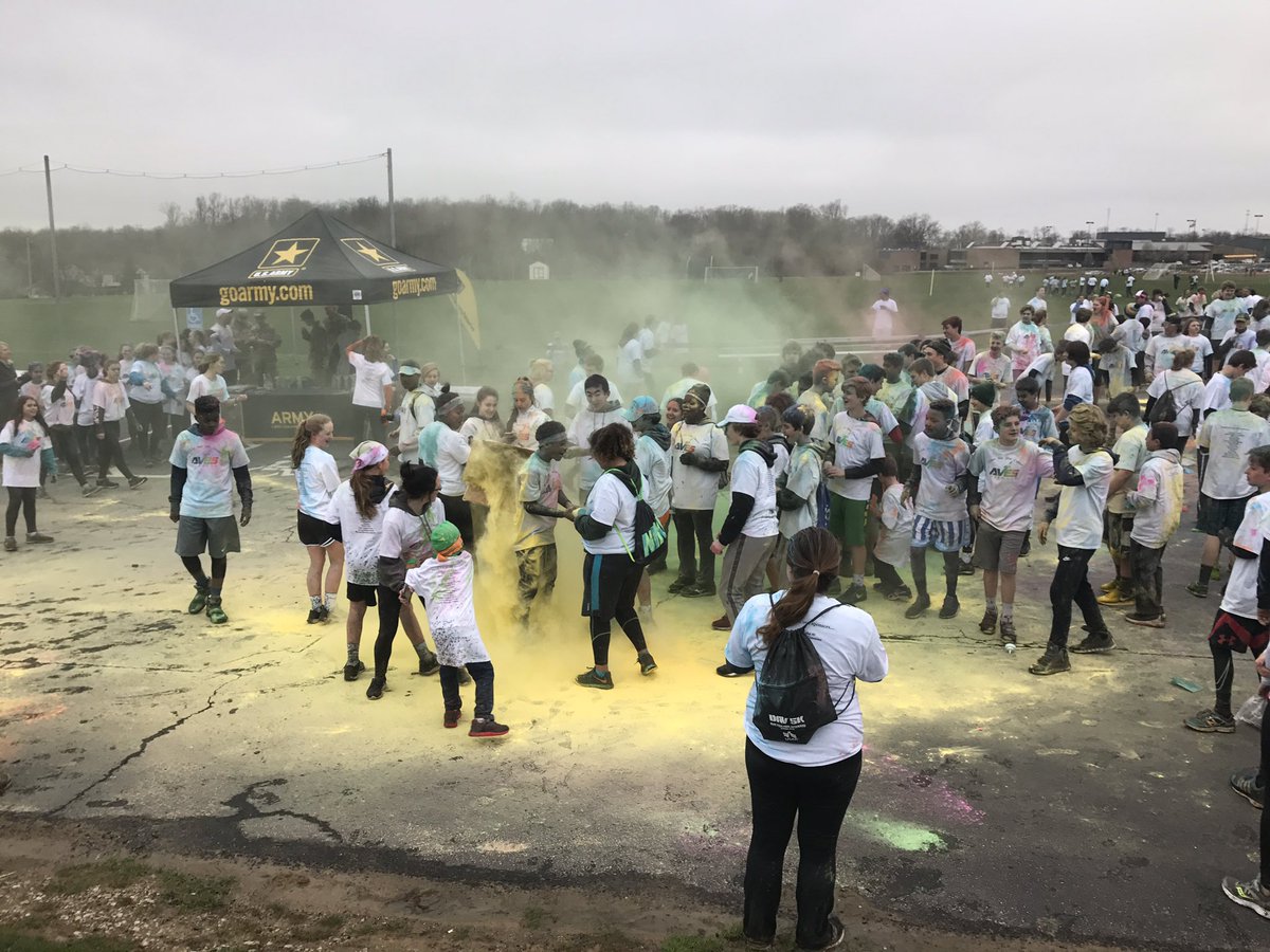 SycamoreSchools's tweet photo. Happening now @SycColorwalk @shs_highschool #colorrun https://t.co/D3TrLKmvJR
