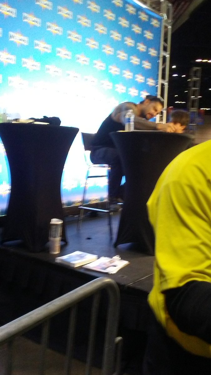 RomanMoxFan2010's tweet photo. There he is!!! @WWERomanReigns #Axxess https://t.co/JMEwySkSm1