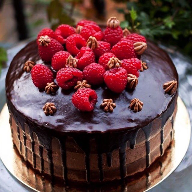 Thegreen_bakery's tweet image. Un pastel de cacao 100% con relleno de nutela, busca el Tuyo en thegreenbakerybcn.com