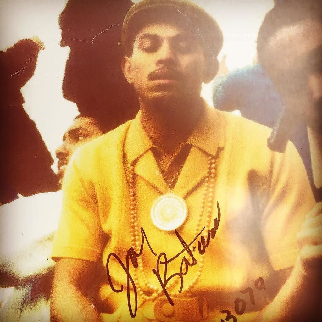 HowieDudat's tweet photo. Met a musical hero yesterday. Turns out he used to 🏀 ball with my Tio! #underthestreetlamp #joebataan 🇵🇭🇵🇷🇺🇸🖖🏽 https://t.co/tSujEBgJcb https://t.co/XMVhztA3eo