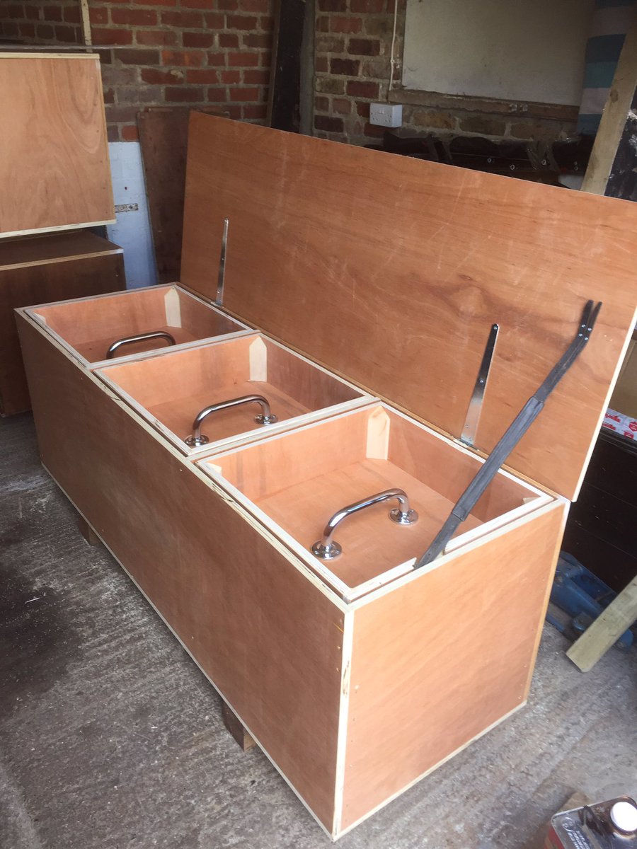 Renew_All_W4's tweet photo. Ascot, bespoke boxes made for horse blankets, bandages and feed. #hoursebox#feedbox https://t.co/k6NeEcE7xS