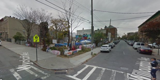 BushwickDaily's tweet photo. After cashing in on the health food trend, McDonald's now turns to the burgeoning art scene in Bushwick #comingsoon https://t.co/8PCouRikR9 https://t.co/XddY8rMsMn