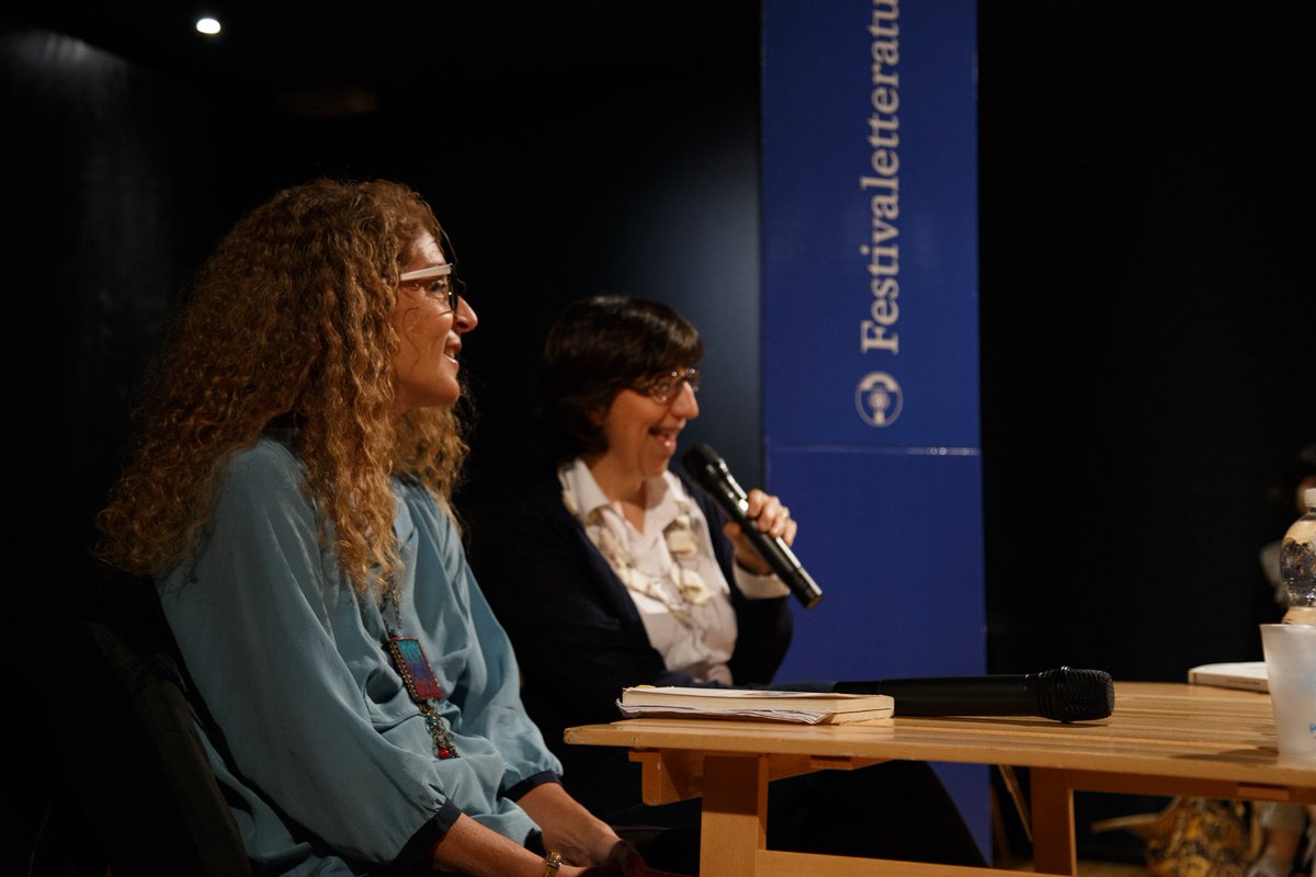 festletteratura's tweet photo. Grazie a Melania Mazzucco, a Simonetta Bitasi, al @CdCarbone e ai tanti lettori appassionati di #Iosonoconte @Einaudieditore @CentroAstalli https://t.co/EpyMzkgBhY