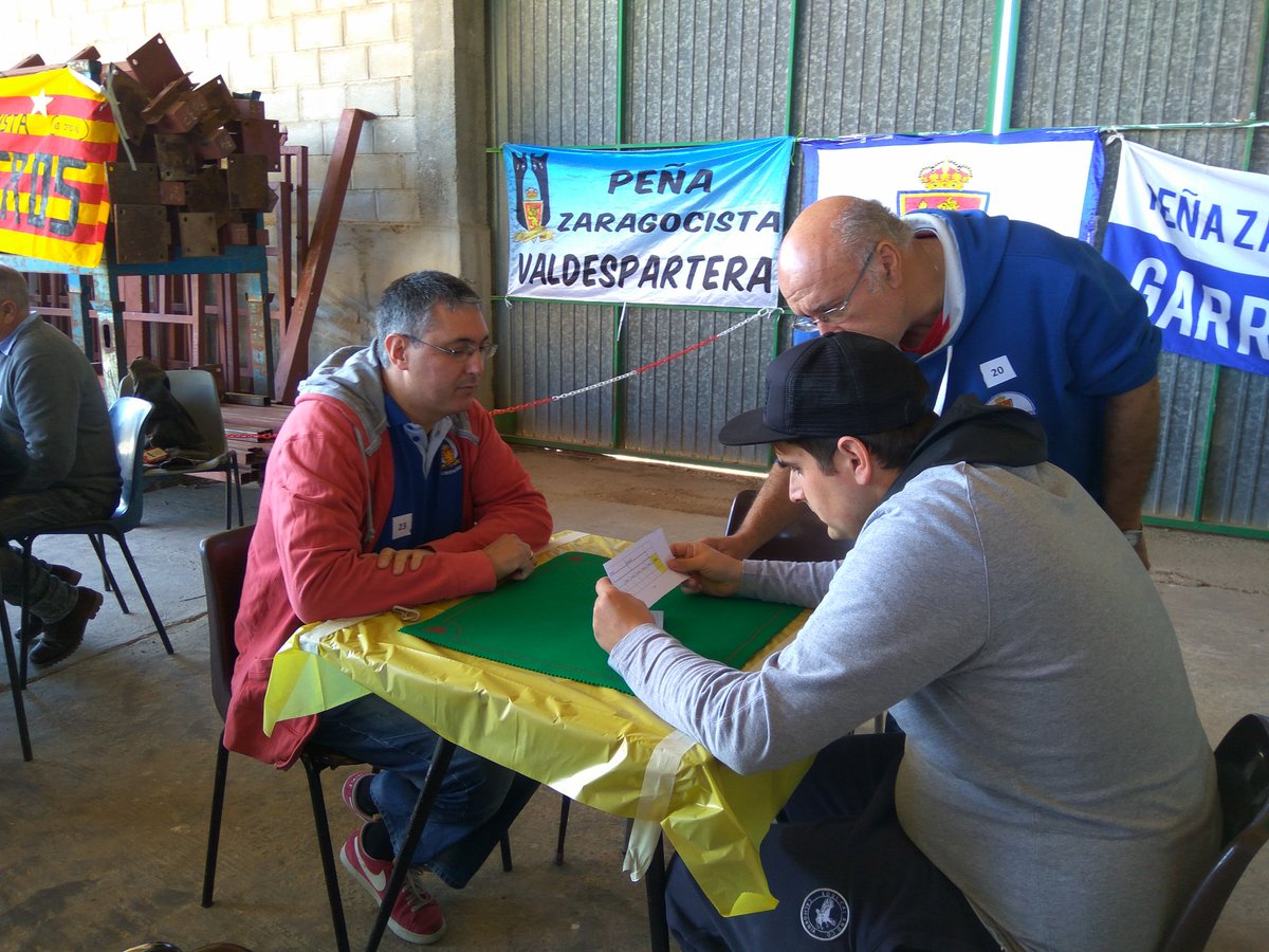 Después de coger fuerzas se empieza a hacer el sorteo de parejas y asignación de puestos <a href="/PZGarrapinillos/">PZGarrapinillos</a> <a href="/FPRealZaragoza/">FPeñas Real Zaragoza</a>