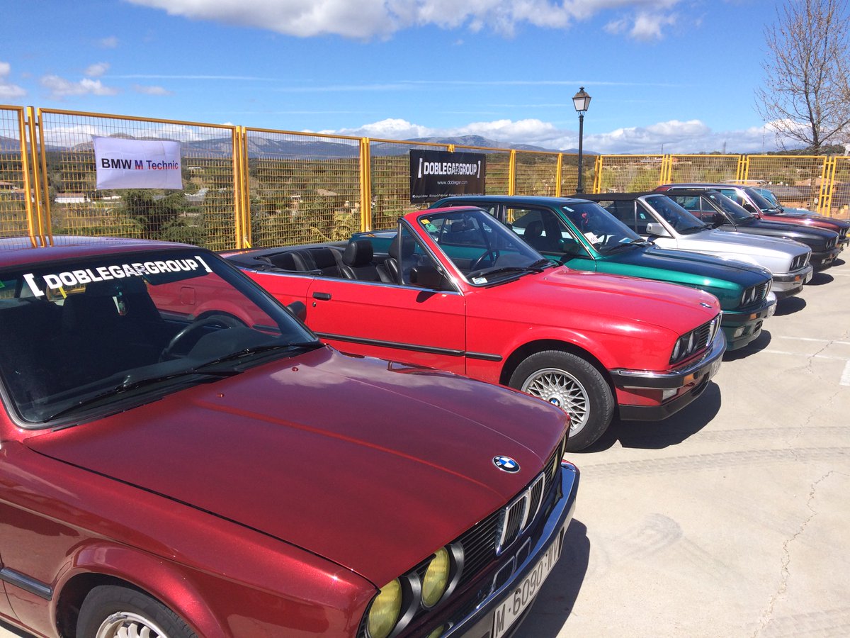 Memoryparkfest's tweet photo. Los mejores BMW Serie 3 de una época han estado hoy #MemoryCars de #MemoryPopFestival de la mano de @Doblegar ¡Y seguimos #LiándolaParda! https://t.co/7VlIDze7Qp