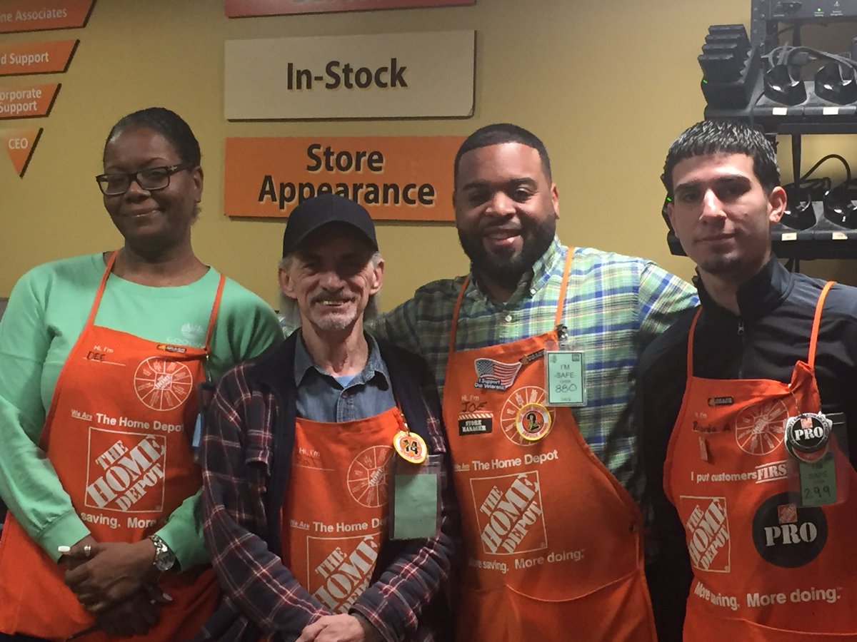 Hd6201's tweet photo. When you see Dee, Pat, or Ricky you know your working with the best! Great NAC refresher this morning, their ready to welcome our new assocs https://t.co/stT7OXob6u