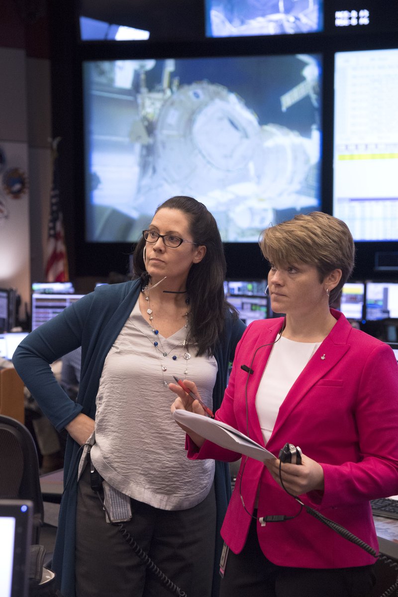 KarasuOfBooks's tweet photo. Two NASA #WomenInSTEM, Anne McClain and Emily Nelson help solve what could have been a serious issue on #EVA41 https://t.co/sQc65d1pNa https://t.co/8UD51mfU0b