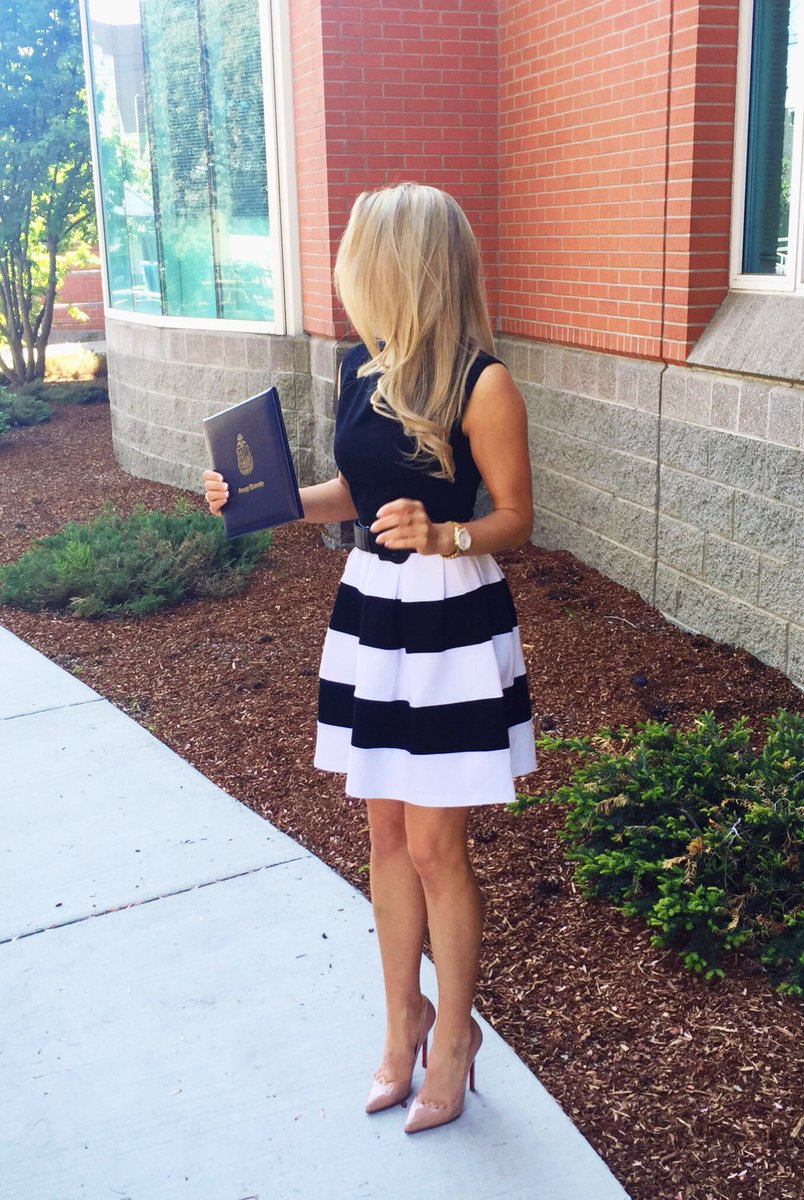 SeaGalAlexis's tweet photo. 2 years ago I brought home a Master's degree from @GonzagaU. Now I'm hoping @ZagMBB brings home a trophy! 🏆#marchmadness #FinalFour #GoZags https://t.co/Qmt8a9erCP