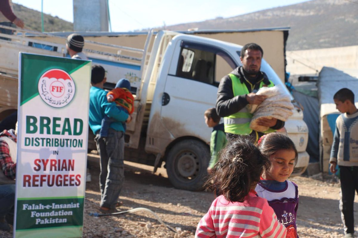 saadi4pak's tweet photo. #FIFinSyria: Priceless smiles from the Syrian children of #Idlib camps on receiving their shares of our #FeedSyria. https://t.co/Em6kDAfxlj