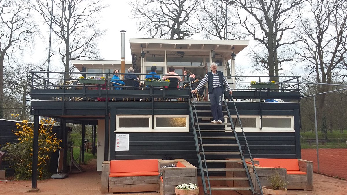 AJvanderTol's tweet photo. Clubhuis ULTV Rhijnauwen geheel naar tevredenheid van bestuur en leden  gerenoveerd. 
Met dank aan Architect Hans Wurdeman https://t.co/fLbx41ql45