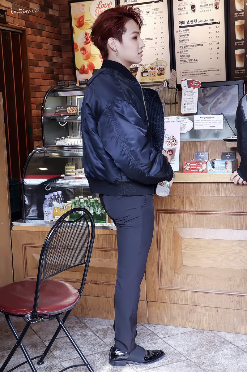 LOUtime1221's tweet photo. 머리부터 발끝까지 다 좋아😌 #갓세븐 #JB #GOT7 #재범 https://t.co/xricno2MpU