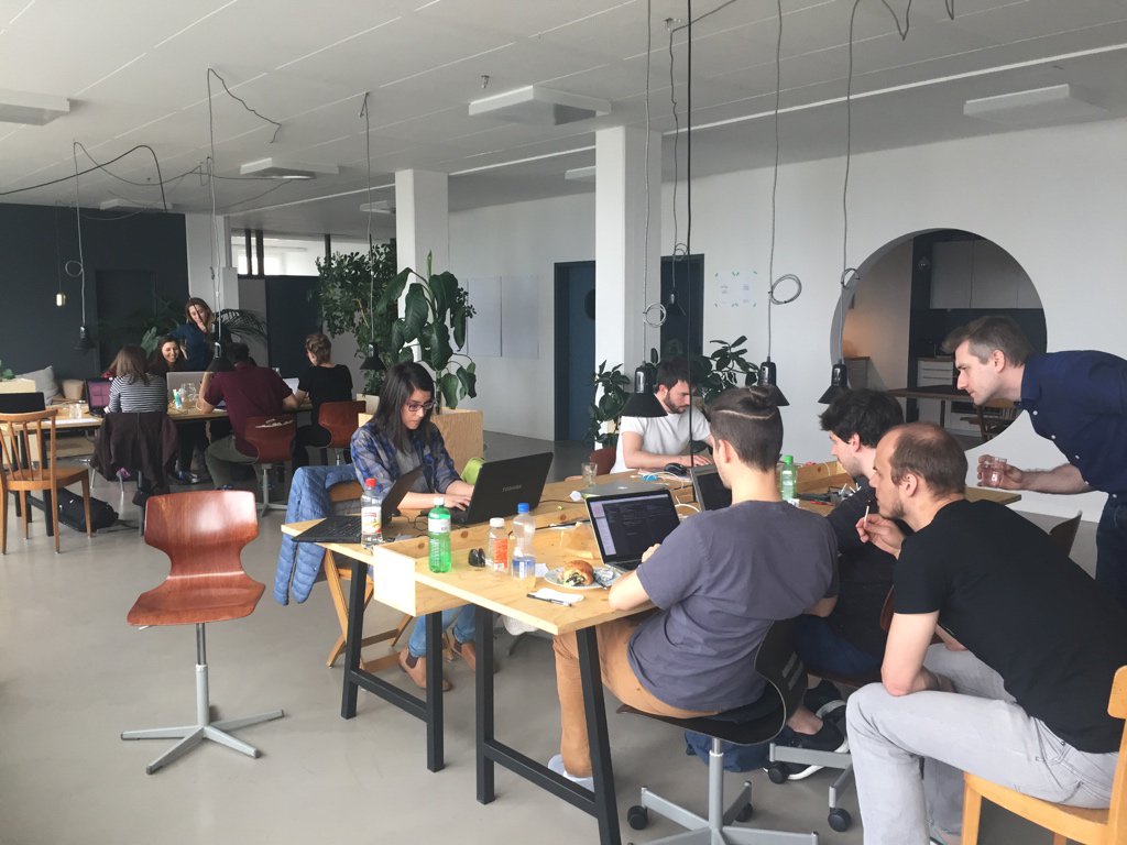 At <a href="/ScalaBridge/">ScalaBridge</a> meetup in <a href="/kleinhafenbasel/">Kleinhafen</a> co-working space w/ <a href="/heathercmiller/">Heather Miller</a> and others 😀 #scala
