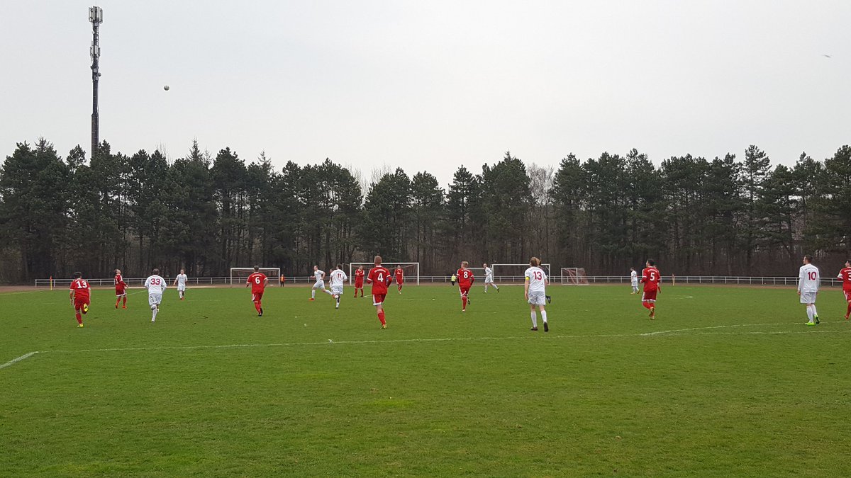 RWCuxhaven's tweet photo. Es kommt nur selten richtige Derbystimmung auf.
HALBZEIT:
TSV #Altenwalde 2
Rot-Weiss #Cuxhaven 0 https://t.co/Pe2m0HHs6e