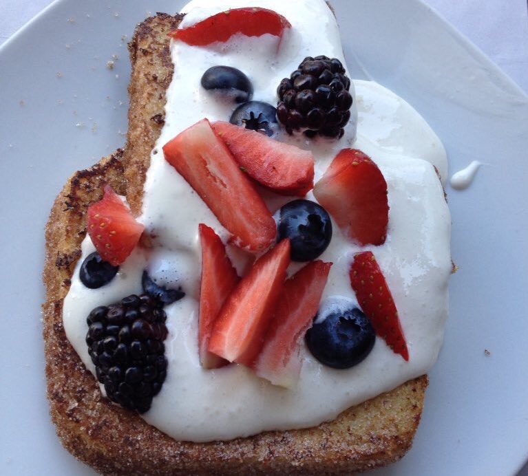 ¡Buenos días! ☀️ ¿Listos para desayunar? 🍴🇫🇷☕️🍞 (Foto: <a href="/MomentiCulinari/">Momenti Culinari</a>) #condesa #desayuno #brunch