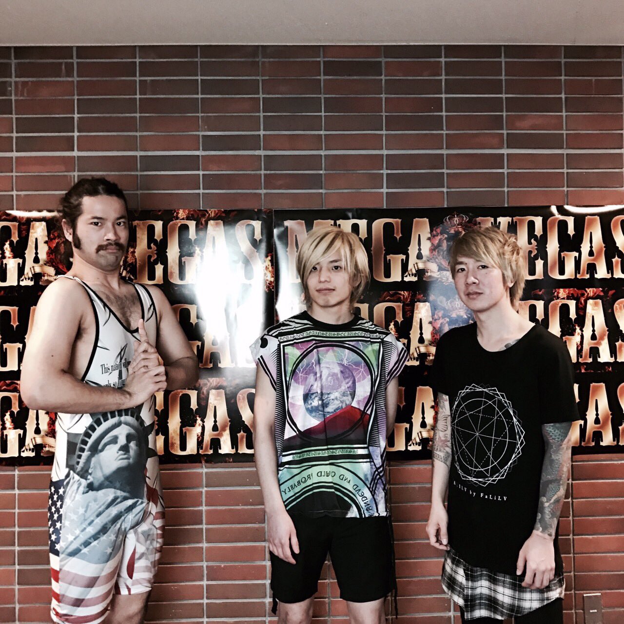 ワーナーミュージック ジャパン Fear And Loathing In Las Vegas Mega Vegas を地元神戸で開催 レーベル移籍 ニューシングルのリリースを発表 Megavegas Fearandloathinginlasvegas T Co Zpz8mnqnwj T Co Hyoahwdssc ワーナーミュージック ジャパン Fear And Loathing In Las Vegas Mega Vegas を地元神戸で開催 レーベル移籍 ニューシングルのリリースを発表 Megavegas Fearandloathinginlasvegas T Co Zpz8mnqnwj T Co Hyoahwdssc