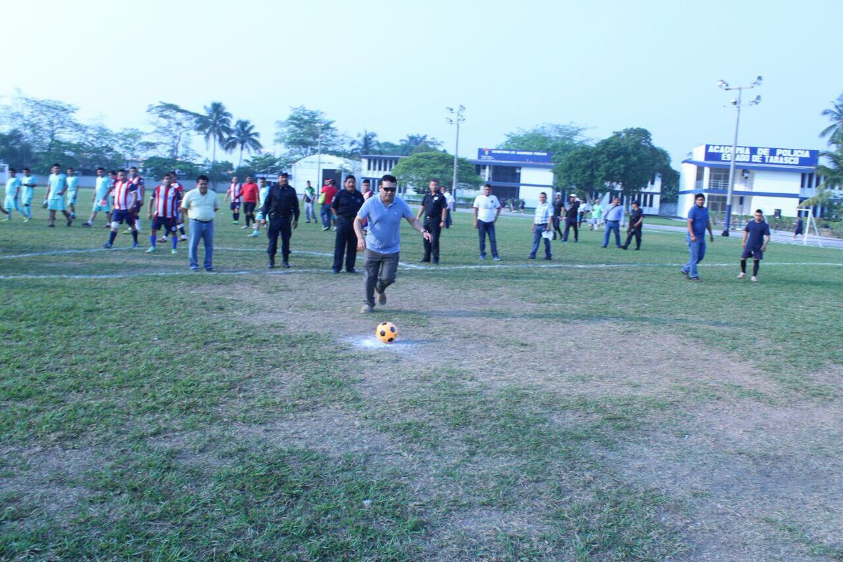 SSPCTabasco's tweet photo. Presente Comisionado de la Policía Estatal #JCVG en el Torneo Relámpago entre las diversas áreas de la #SSPTab https://t.co/2zmAS9YGjO